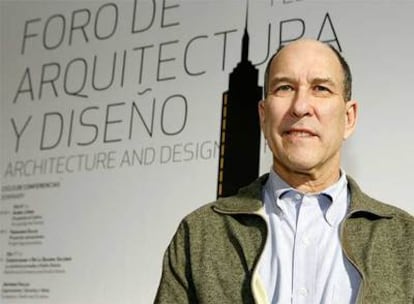 Leonard Koren, fotografiado en el foro de Arquitectura y Diseño.