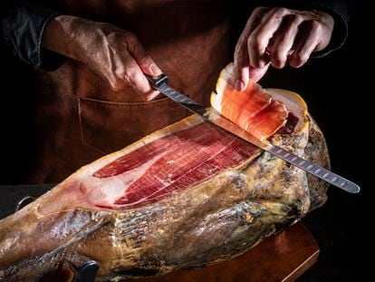 El jamonero más vendido en  no supera los 20 euros y está fabricado  en España, Escaparate: compras y ofertas