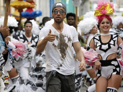 El cantante espa&ntilde;ol Enrique Iglesias, en la filmaci&oacute;n del videoclip de su sencillo &#039;S&uacute;beme la radio&#039;, en La Habana.