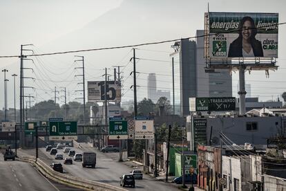 Vista de la Avenida Constitución, en Monterrey, Nuevo León.