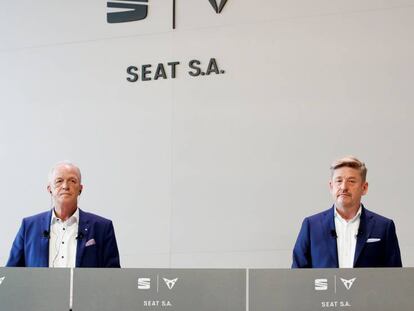 Carsten Isensee, vicepresidente ejecutivo de Finanzas e IT de Seat, y Wayne Griffiths, presidente de Seat, en la presentación anual de resultados de la marca en Martorell (Barcelona), este lunes.