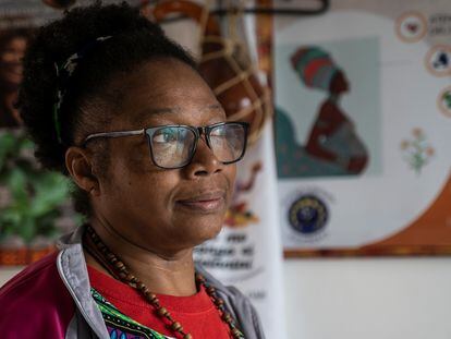 Martha Rentería, sabedora, curandera y partera afro que atiende en el Kilombo Niara Sharay, en Bogotá.