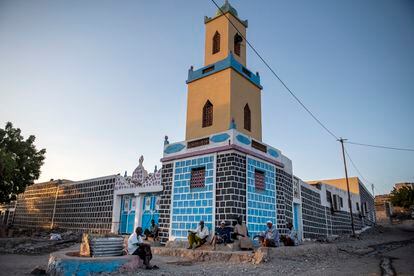 La mezquita de Cher Abass en Dikhil. La ciudad cuenta con varias mezquitas desde las cuales se realiza la llamada a la oración desde primeras horas del día.