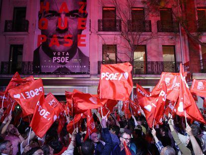 Ambiente en la sede del PSOE en calle Ferraz de Madrid.