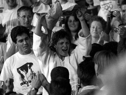Miriam Blasco celebra su oro alzando la bandera española entre lágrimas, el 31 de julio de 1992.