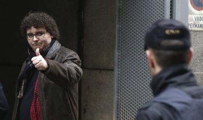 El humorista Facu Díaz, a su llegada a la Audiencia.