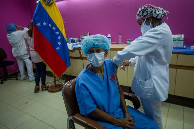 Workers of the Domingo Luciani hospital participate in a vaccination day against covid-19 with doses of the Russian Sputnik V, on March 4, in Caracas.