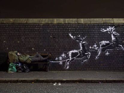 El mural navideño realizado por Banksy en Birmingham, Reino Unido.