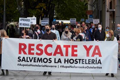 Manifestación del sector de la hostelería, este lunes en Pamplona (Navarra).
