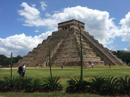 La gran pirámide de Kukulcán en el recinto arqueológico de Chichén Itzá.