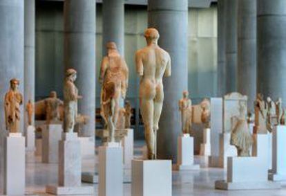 Esculturas expuestas en el interior del Museo de la Acrópolis de Atenas.