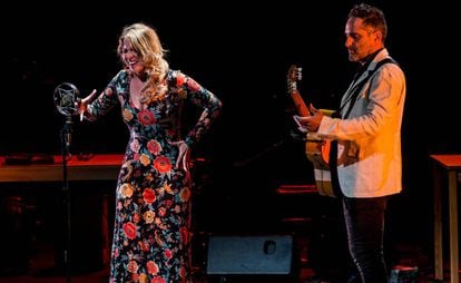Rocío Márquez y Jorge Drexler, en su actuación de anoche en el festival Flamenco On Fire, en Pamplona.