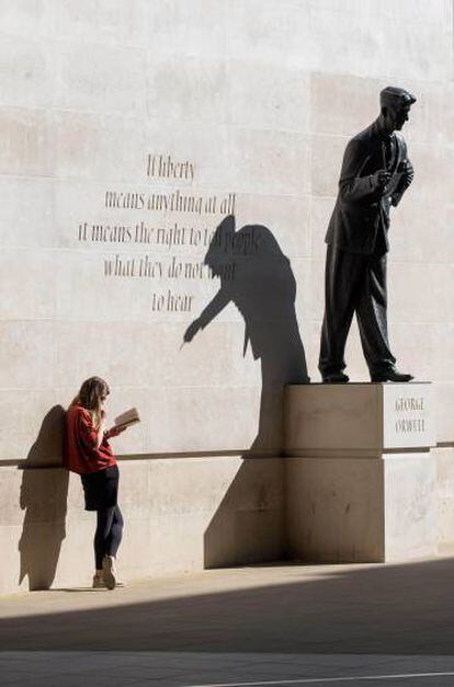 Estatua en homenaje a George Orwell, en Londres.