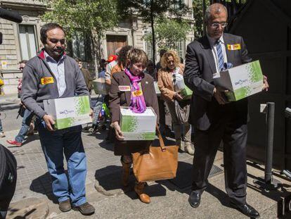 CC OO presenta en la Delegaci&oacute;n del Gobierno en Barcelona 7.000 firmas contra el retraso en los pagos del Fogasa.