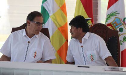 Los presidentes de Perú, Martín Vizcarra, y de Bolivia, Evo Morales, durante su comparecencia tras la cumbre entre ambos países del pasado lunes día 3.