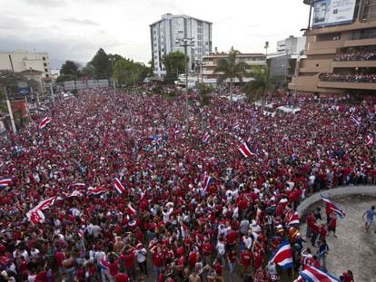 Aficionados costarricenses celebran en San Jos&eacute;.