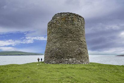 Mousa Broch, torre de doble muro de 13 metros de altura construida hace más de 2.000 años en la isla de Mousa.