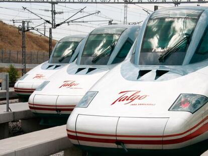 Tres unidades de alta velocidad Talgo 350.