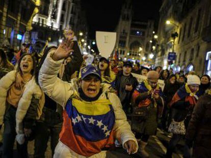 EE UU lidera el respaldo al opositor que se ha autoproclamado presidente del país sudamericano, mientras que China, Rusia y Turquía apoyan a Maduro. La UE y la ONU piden diálogo