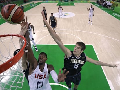 Paul George encesta ante la marca argentina.