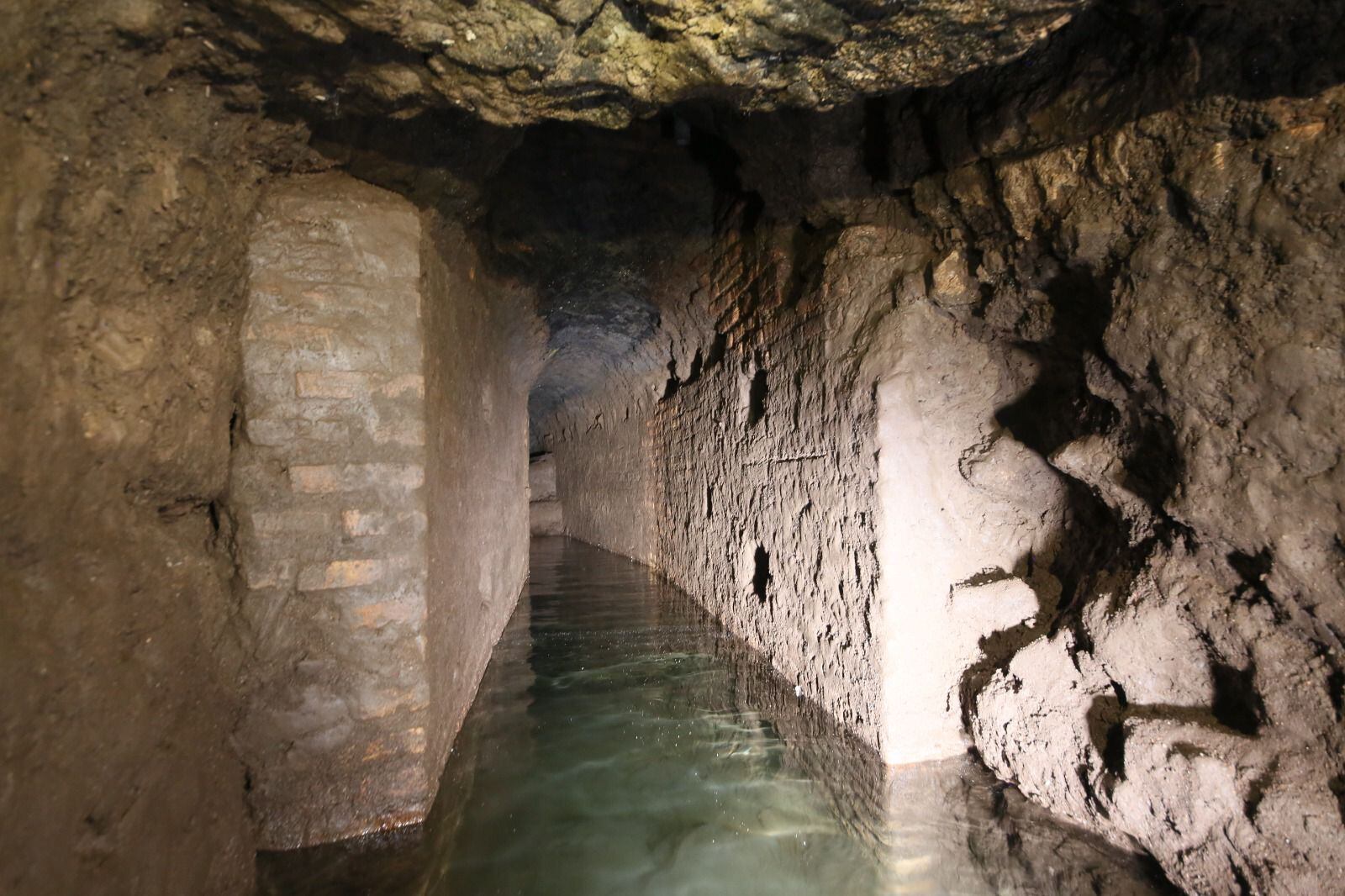 Una imagen de uno de los colectores del alcantarillado de la zona sur del Coliseo.