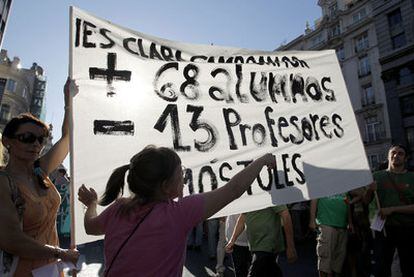 Protestas de profesores en Madrid por el recorte de interinos para el comienzo del curso.