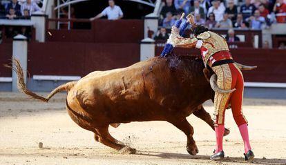 Juan Jose Padilla en Las Ventas, en el primer toro de la tarde.