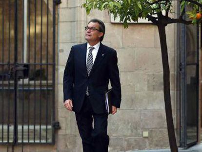 El presidente de la Generalitat en funciones, Artur Mas, a su llegada a la reuni&oacute;n semanal del Govern. 