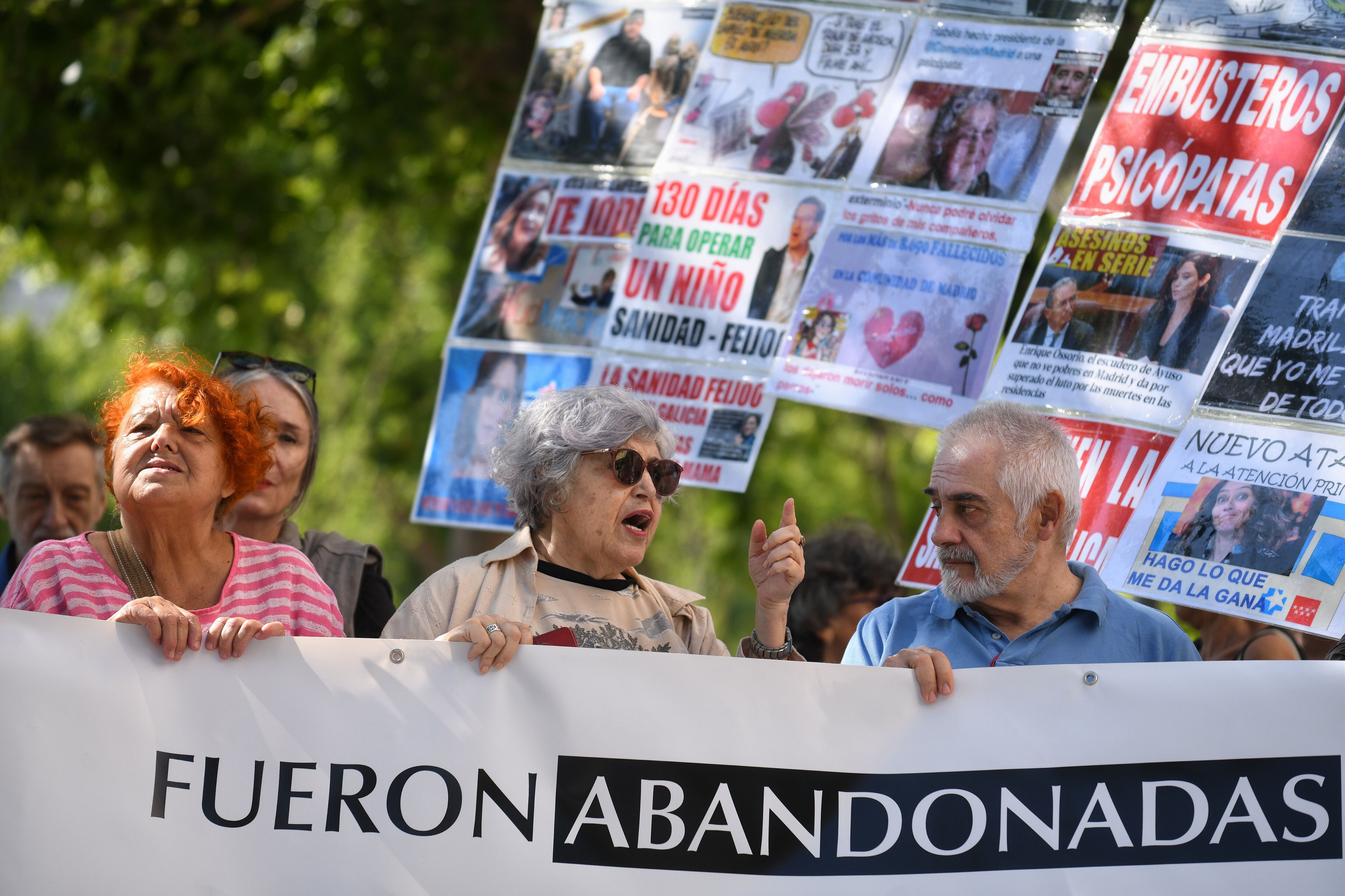 Cuatro años después, el Gobierno de Ayuso aún reclama a 187 herederos la deuda de sus padres muertos durante los “protocolos de la vergüenza”