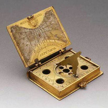Reloj solar con forma de libro, Alemania, siglo XVI.</b>