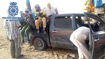 Uno de los coches utilizados por la organización desde la ciudad de Agadez (Níger).