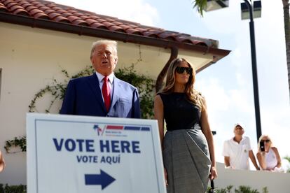 El expresidente Donald Trump y la ex primera dama Melania Trump votaban este martes en Palm Beach (Florida).