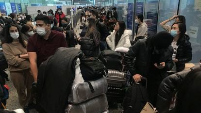 Pasajeros en el aeropuerto Guangzhou Baiyun, en la provincia de Guangdong, al sur de China, el pasado 25 de diciembre.