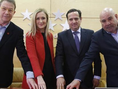 La presidenta de la Comunidad de Madrid Cristina Cifuentes, junto al presidente de CEIM, el secretario general de UGT Madrid y el secretario general de CC.OO Madrid, presentan &#039;La Estrategia Madrid por el Empleo 2016 - 2017&#039;. 