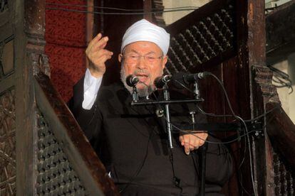 Yusuf al-Qaradawi durante una oración del viernes, en el Cairo, el 16 de noviembre de 2012.