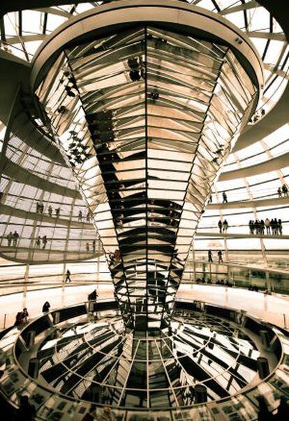 Cúpula del Reichstag, en Berlín, proyectada por Norman Foster.