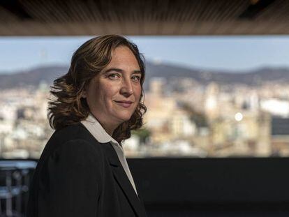 L'alcaldessa de Barcelona, Ada Colau, a la terrassa de l'Ajuntament, aquest dissabte.