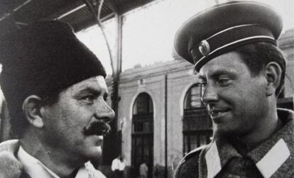 Bonifacio Saavedra, a la derecha, durante la filmación en Madrid en 1965.
