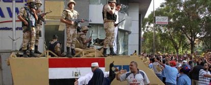 Islamistas se enfrentan a miembros del Ej&eacute;rcito egipcio.