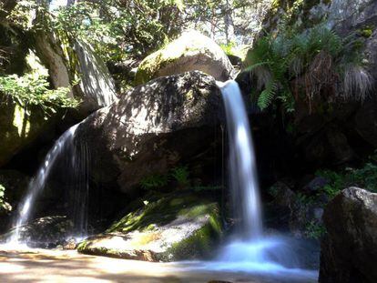 El salto de agua de la Ducha de los Alemanes, en el valle de la Fuenfr&iacute;a.