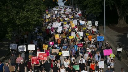 Manifestación contra la sentencia del Supremo sobre el aborto en Raleigh, Carolina del Norte.