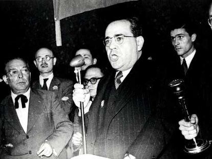 Juan Negrín, pronunciando un discurso en México en agosto de 1945. Fotografía del libro <i>Negrín. Una biografía de la figura más difamada de la España del siglo XX.</i>