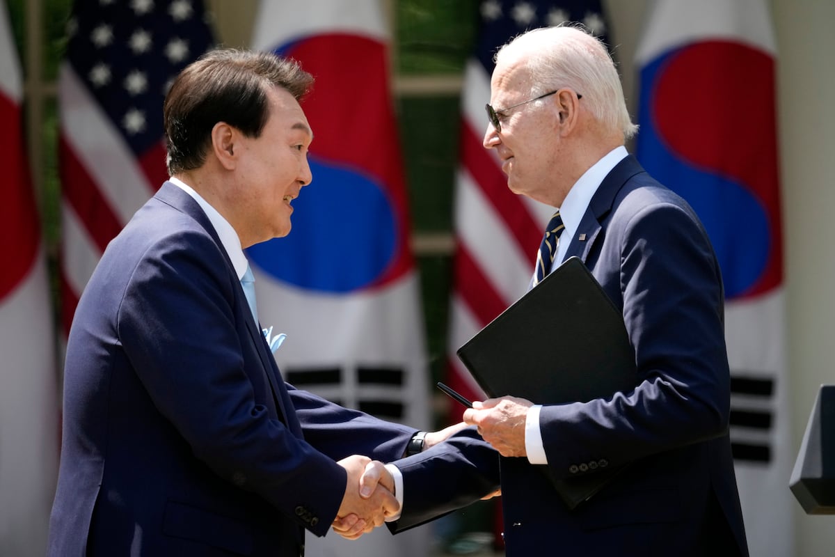 Biden acerca a Japón y Corea del Sur para unir fuerzas frente al poder de China | Internacional