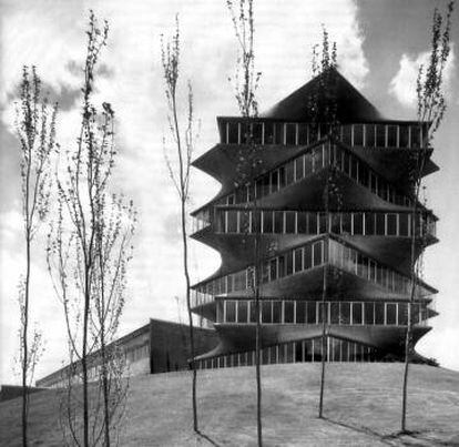 Edificio de los Laboratorios Jorba (1965), conocido como La Pagoda, obra del arquitecto Miguel Fisac y derribado en 1999.