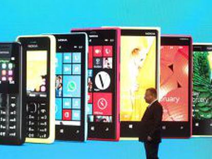 El presidente ejecutivo de Nokia, Stephen Elop, durante la presentaci&oacute;n del Nokia 105 y el Nokia 301
