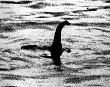 Esta instantánea, conocida como la “fotografía del Cirujano”, probaba presuntamente la existencia del monstruo del lago Ness.