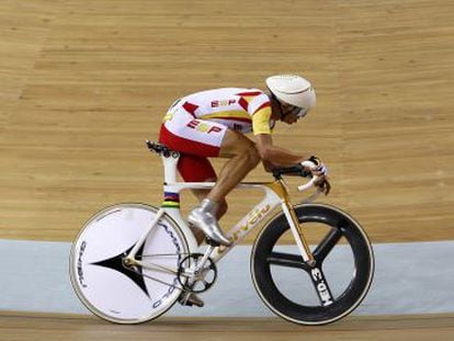 Joan Llaneras durante la prueba de puntuación de ciclismo en pista