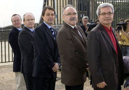 Tradicional foto de los candidatos a la presidencia de la Generalitat de Catalunya, Joan Saura (ICV-EUiA), Josep Lluís Carod Rovira (ERC), Artur Mas (CiU), José Montilla (PSC) y Josep Piqué (PP), en octubre de 2006.