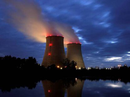 Torres de refrigeración de una central nuclear de EdF.