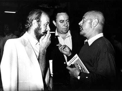 De izquierda a derecha, José Manuel Caballero Bonald, Claudio Rodríguez y Jaime Gil de Biedma.